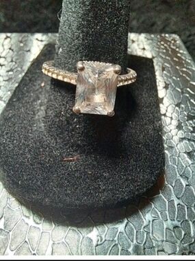 Elegant Clear Stone Solitaire Ring - Women Jewelry